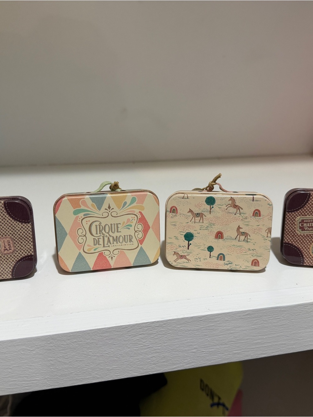 5 Maileg Mini Tin suitcases – filled with original clothing and picnic set